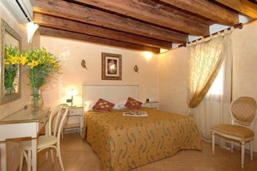 фото отеля Casa ai Due Leoni