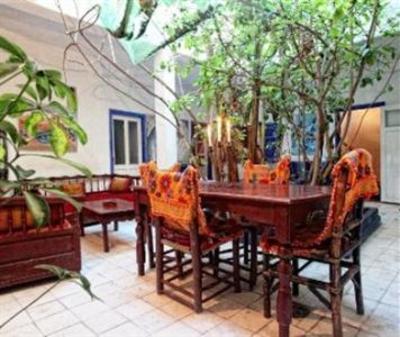 фото отеля Surf & Chill Hostel