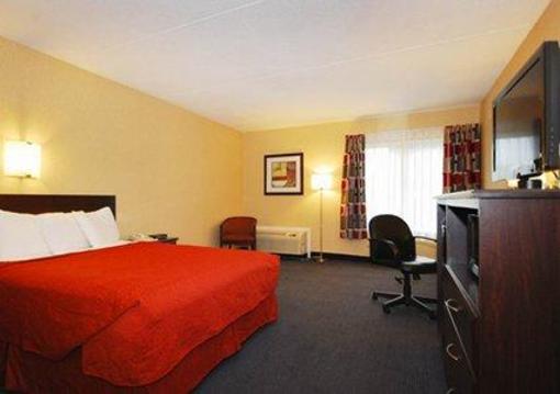 фото отеля Quality Inn & Suites Danbury