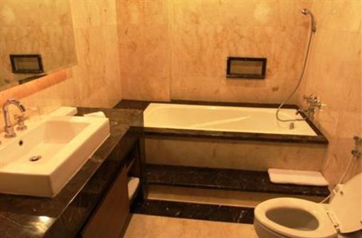 фото отеля Royal Hotel Bogor