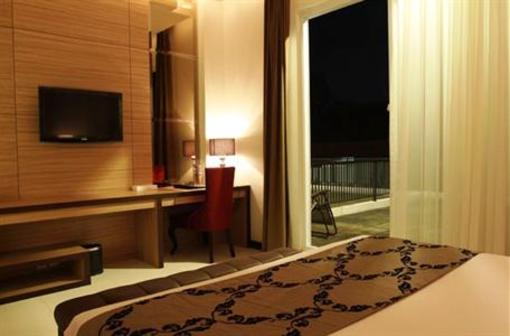 фото отеля Royal Hotel Bogor