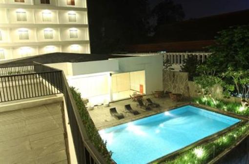 фото отеля Royal Hotel Bogor