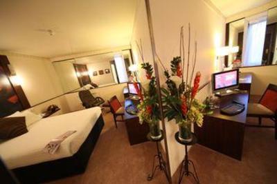 фото отеля Ramada Farnham