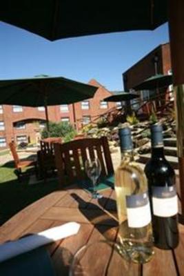 фото отеля Ramada Farnham