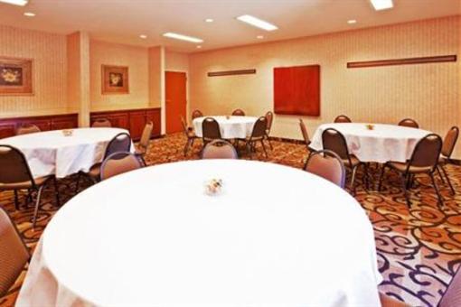 фото отеля Holiday Inn Express Hotel & Suites Meridian