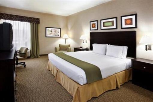фото отеля Holiday Inn Express & Suites Cleveland - Streetsbro