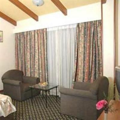 фото отеля Nahar's Nilgiris Hotel