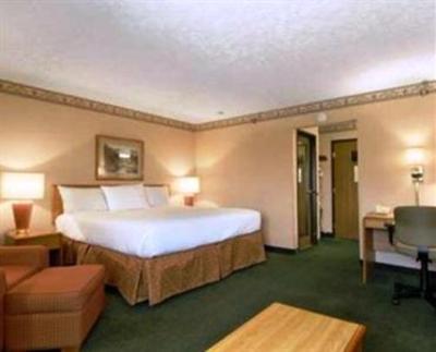фото отеля Baymont Inn & Suites Traverse City