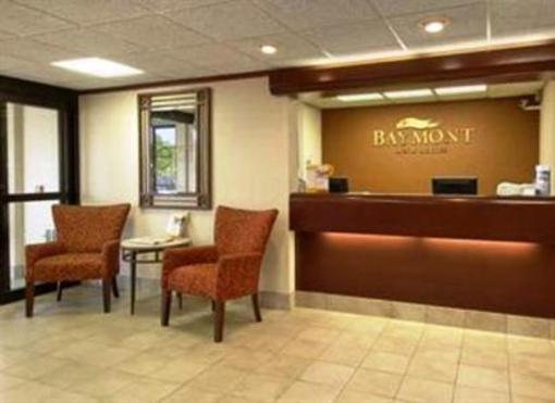 фото отеля Baymont Inn & Suites Traverse City