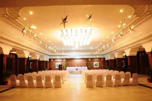 фото отеля Breeze Residency Hotel Tiruchirappalli