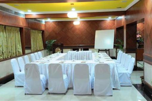фото отеля Breeze Residency Hotel Tiruchirappalli