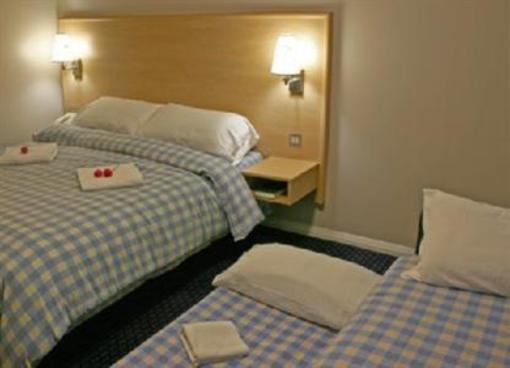 фото отеля Travelodge Cork Airport