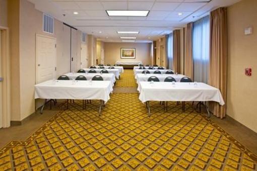 фото отеля Candlewood Suites Indianapolis Dwtn Medical Dist