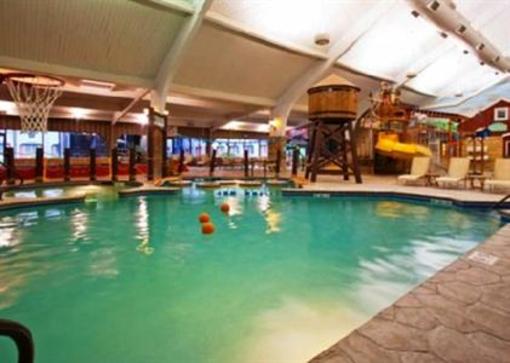 фото отеля Clarion Inn Amana Colonies and Wasserbahn Waterpark Resort