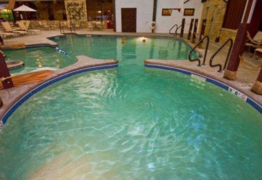 фото отеля Clarion Inn Amana Colonies and Wasserbahn Waterpark Resort