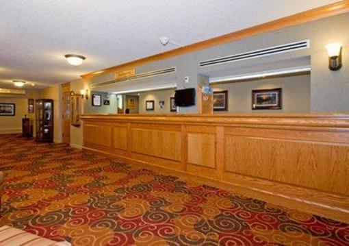 фото отеля Clarion Inn Amana Colonies and Wasserbahn Waterpark Resort