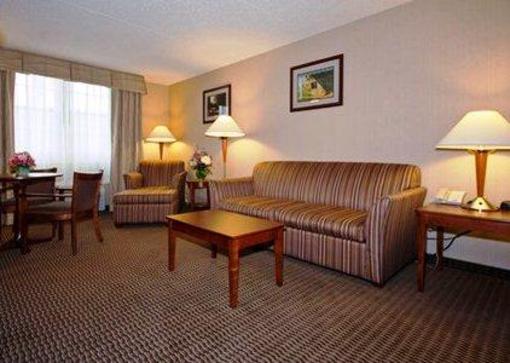 фото отеля Clarion Inn Amana Colonies and Wasserbahn Waterpark Resort