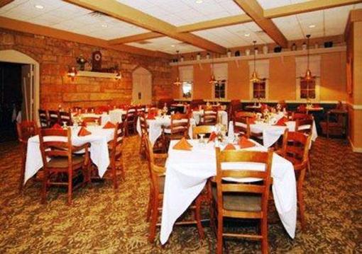 фото отеля Clarion Inn Amana Colonies and Wasserbahn Waterpark Resort