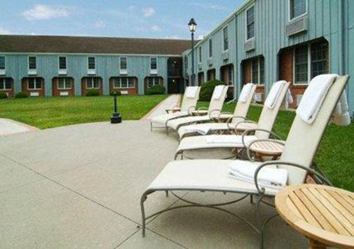 фото отеля Clarion Inn Amana Colonies and Wasserbahn Waterpark Resort