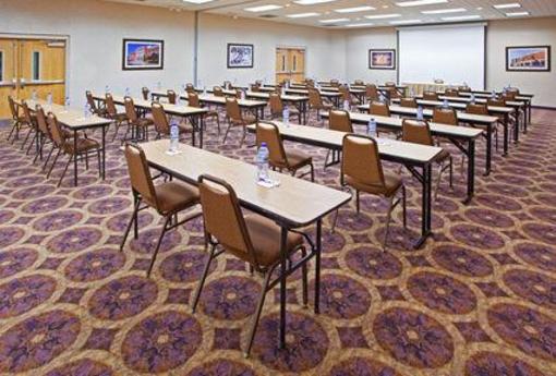 фото отеля Holiday Inn Express Hotel & Suites Lansing-Okemos MSU Area