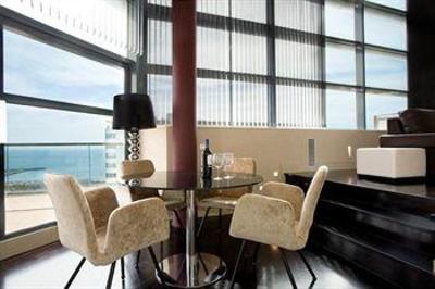 фото отеля Pool 2 Bedroom Apartment Barcelona