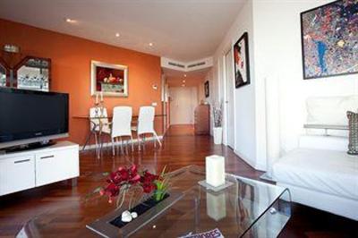 фото отеля Pool 2 Bedroom Apartment Barcelona