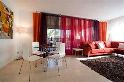фото отеля Pool 2 Bedroom Apartment Barcelona
