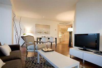 фото отеля Pool 2 Bedroom Apartment Barcelona