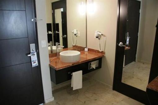 фото отеля Holiday Inn Express Ciudad del Carmen