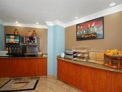 фото отеля Rodeway Inn & Suites near Convention Center