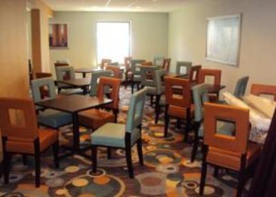 фото отеля Clarion Inn and Suites Virginia Beach