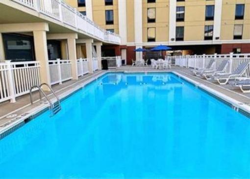 фото отеля Clarion Inn and Suites Virginia Beach