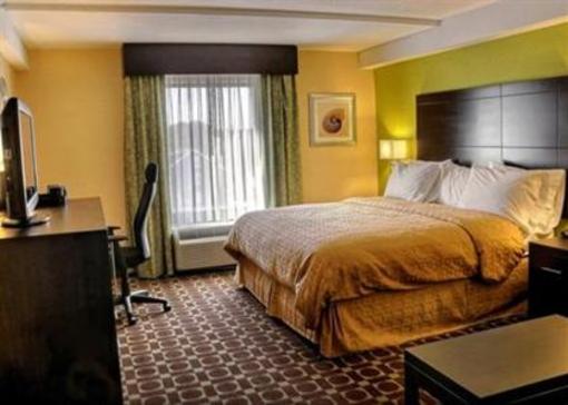 фото отеля Clarion Inn and Suites Virginia Beach