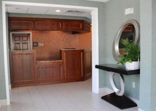 фото отеля Clarion Inn and Suites Virginia Beach