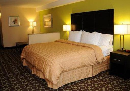 фото отеля Clarion Inn and Suites Virginia Beach