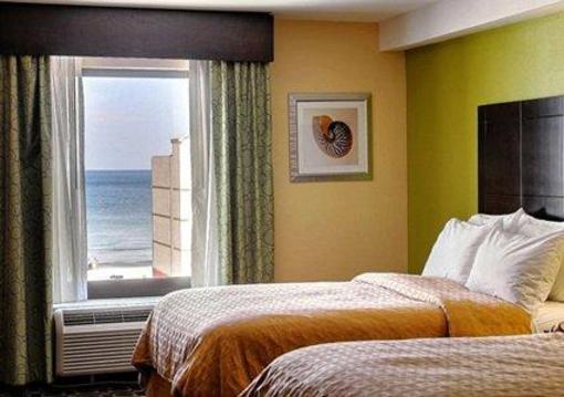 фото отеля Clarion Inn and Suites Virginia Beach