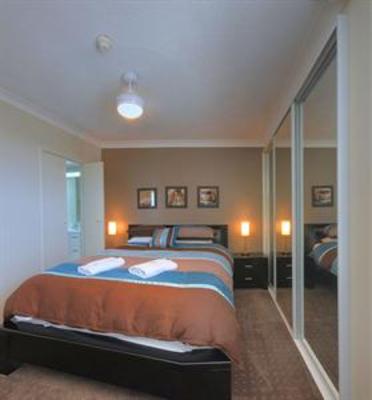 фото отеля Burleigh Beach Tower Apartments Gold Coast