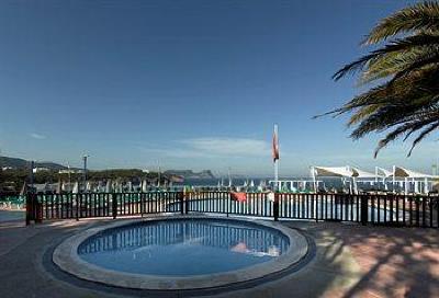 фото отеля Fiesta Hotel Cala Nova