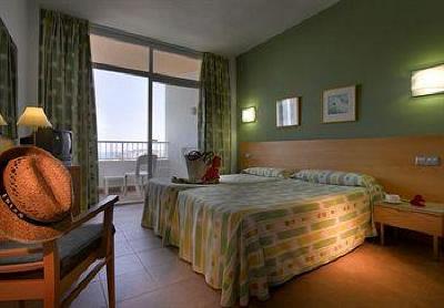 фото отеля Fiesta Hotel Cala Nova