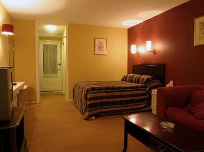 фото отеля The Hurtwood Inn Hotel