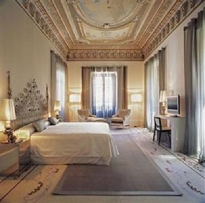 фото отеля Hospes Palacio de los Patos