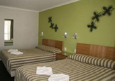 фото отеля Queensgate Motel