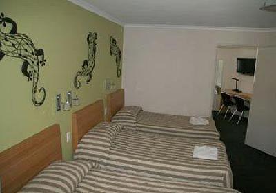фото отеля Queensgate Motel