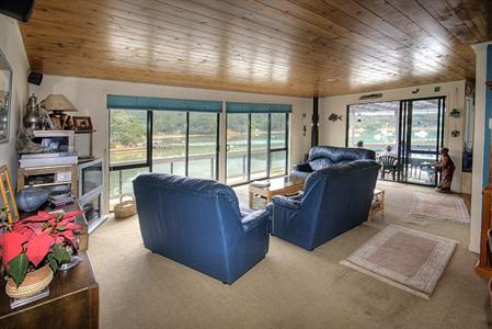 фото отеля Kawau Lodge