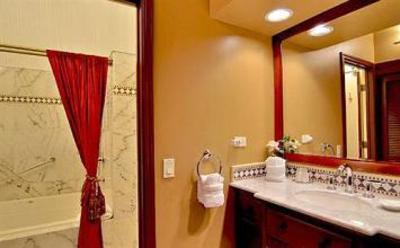фото отеля Carriage House Inn