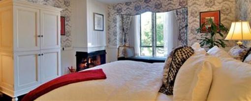 фото отеля Carriage House Inn