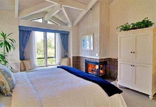 фото отеля Carriage House Inn