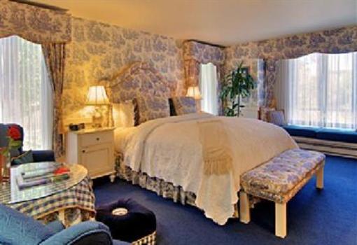 фото отеля Carriage House Inn