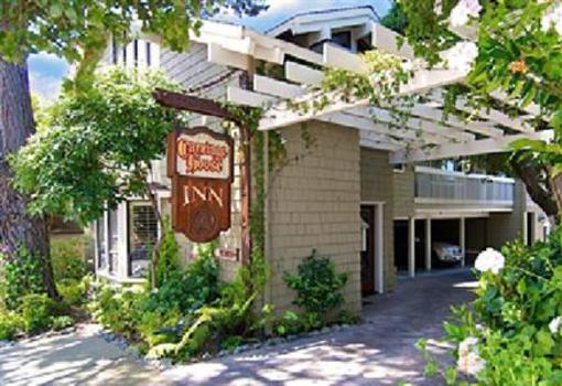 фото отеля Carriage House Inn