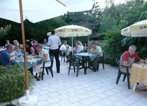 фото отеля Hotel Restaurant Du Lac Logis